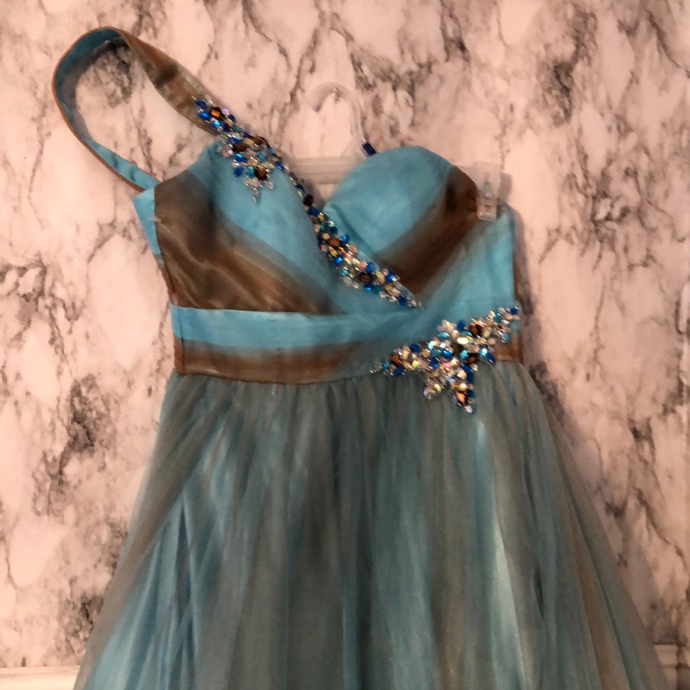 Used girls size 6 prom gown